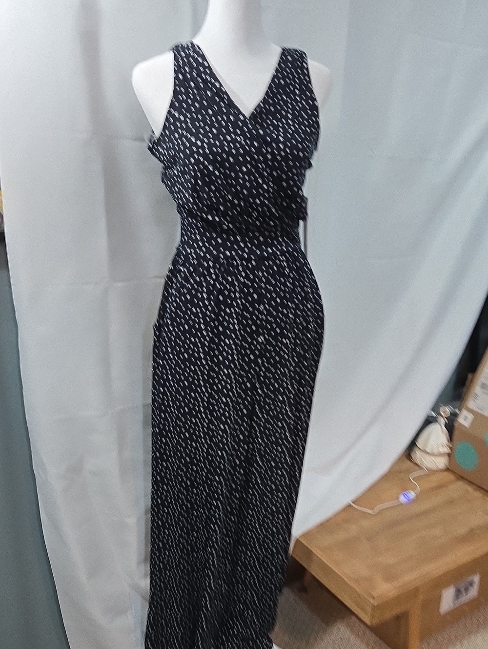 Gilli Black & White Sleeveless V-Neck Printed Jumpsuit